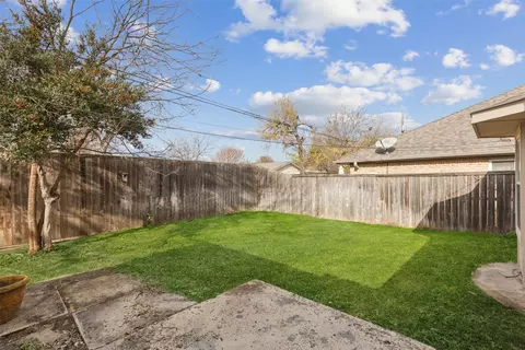 Exterior - 1206 Hanover Dr, Euless, TX 76040 photo 4 of 4