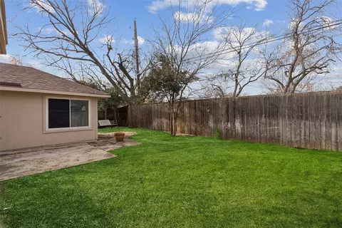 Exterior - 1206 Hanover Dr, Euless, TX 76040 photo 3 of 4