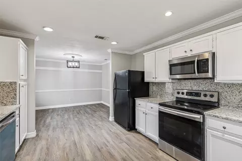 Kitchen - 1206 Hanover Dr, Euless, TX 76040 photo 4 of 5