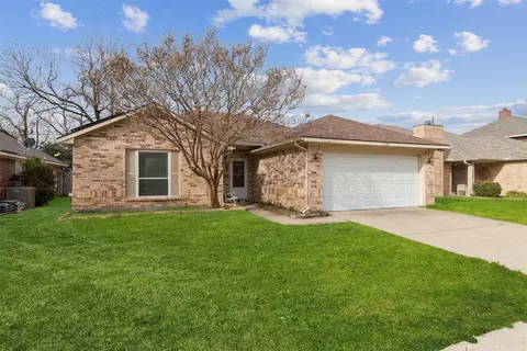 Exterior - 1206 Hanover Dr, Euless, TX 76040 photo 2 of 4