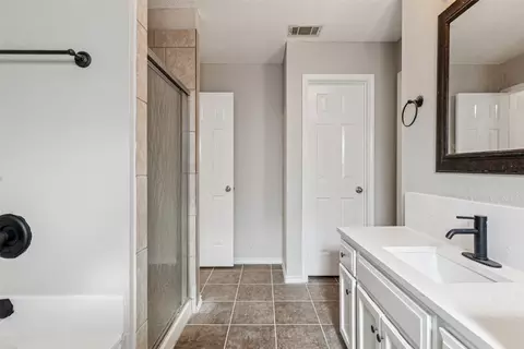 Bath - 1206 Hanover Dr, Euless, TX 76040 photo 3 of 4