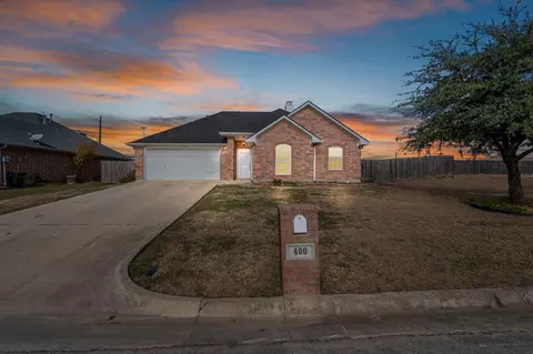 400 Madison Pl, Ponder, TX 76259