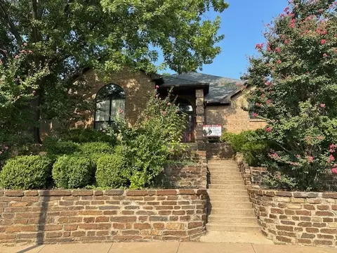 2704 Yorkshire Ct, Grapevine, TX 76051