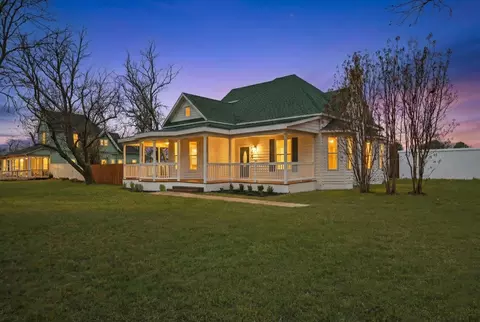 208 S Main St, Collinsville, TX 76233