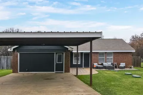 708 Shady Grove Dr, Granbury, TX 76049