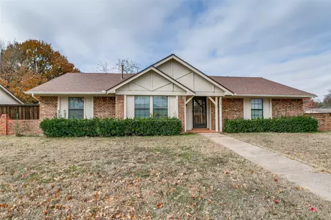 300 Sioux St, Keller, TX 76248
