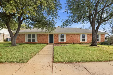 1607 Arrowhead Dr, Pantego, TX 76013