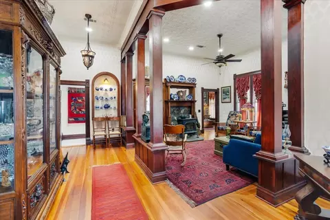 300 W 6th St, Bonham, TX 75418