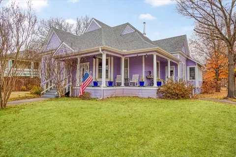 300 W 6th St, Bonham, TX 75418