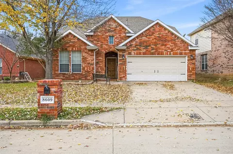 8609 Corral Cir, Fort Worth, TX 76244