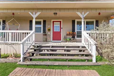 1320 Laredo Dr, Granbury, TX 76048