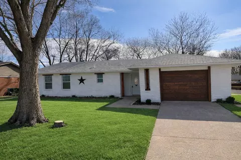 2105 Proctor Dr, Grand Prairie, TX 75051