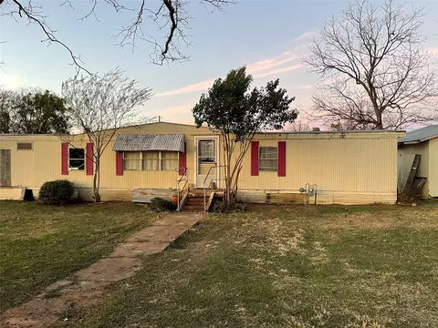 601 E Walcott Ave, Comanche, TX 76442 photo 13