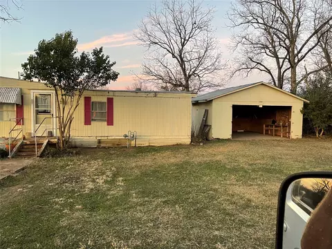 601 E Walcott Ave, Comanche, TX 76442 photo 15