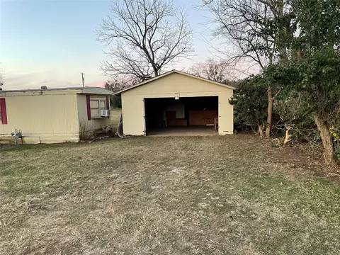 601 E Walcott Ave, Comanche, TX 76442 photo 2