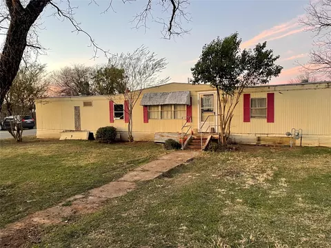 601 E Walcott Ave, Comanche, TX 76442 photo 14