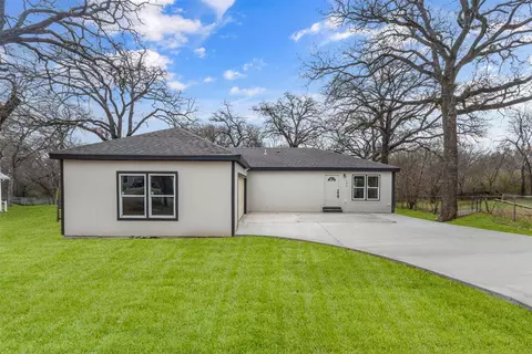153 Avondale Ave, Azle, TX 76020