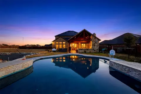 411 Kinnerton Ct, Midlothian, TX 76065