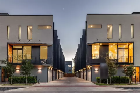 426 W 9th St #209, Dallas, TX 75208