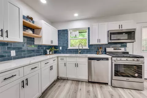 909 Lexington Dr, Irving, TX 75061