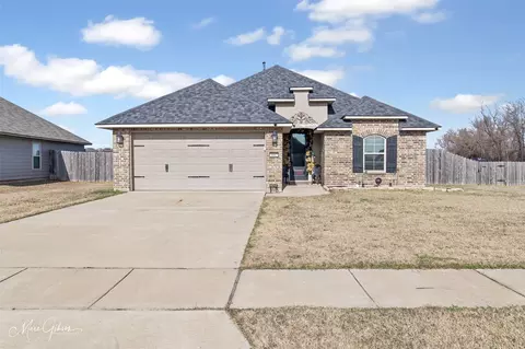 4002 False River Dr, Bossier City, LA 71111