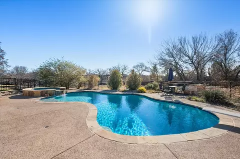 100 Ruth Ct, Aledo, TX 76008