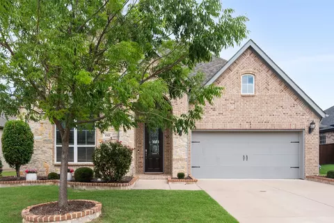 1921 Middleton Dr, Mansfield, TX 76063