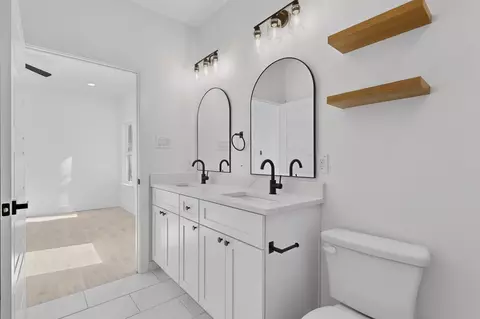 Bath - 616 E Shepherd St, Denison, TX 75021 photo 2 of 4