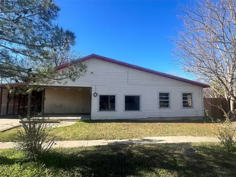 213 S 6th St, Sanger, TX 76266