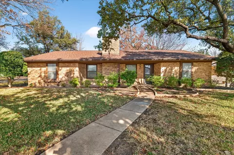 137 Creek Courts Dr, Trophy Club, TX 76262