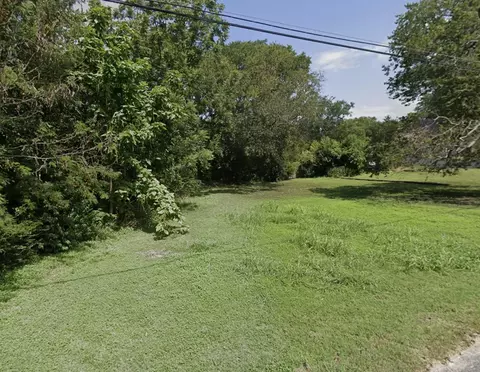 916 Givens St, Waxahachie, TX 75165