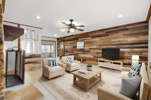1009 Mustang Trl, Granbury, TX 76049
