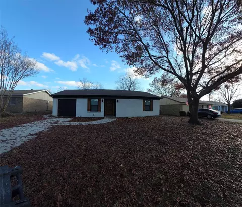 218 Redwood St, Mesquite, TX 75181