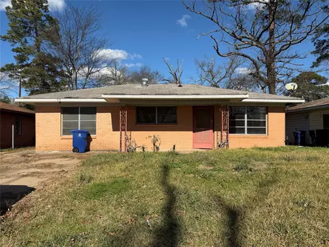 915 Pine Tree Dr, Shreveport, LA 71106
