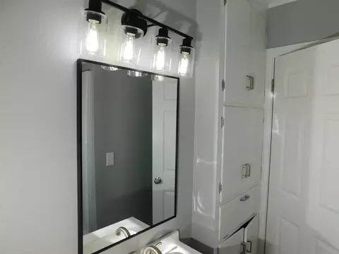 Bath - 204 NW 3rd St, Springhill, LA 71075 photo 5 of 5