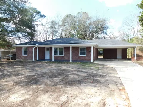 204 NW 3rd St, Springhill, LA 71075