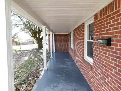 Exterior - 204 NW 3rd St, Springhill, LA 71075 photo 3 of 8