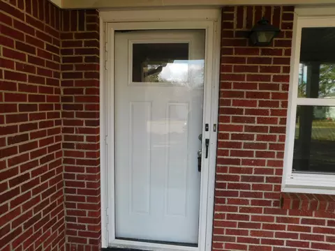 Entry Way - 204 NW 3rd St, Springhill, LA 71075 photo 1 of 2