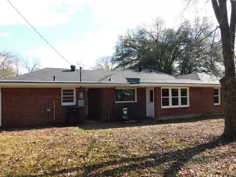 Exterior - 204 NW 3rd St, Springhill, LA 71075 photo 6 of 8