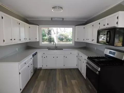 Kitchen - 204 NW 3rd St, Springhill, LA 71075 photo 1 of 3