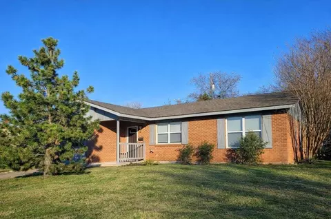 816 Leeper Dr, Denison, TX 75020
