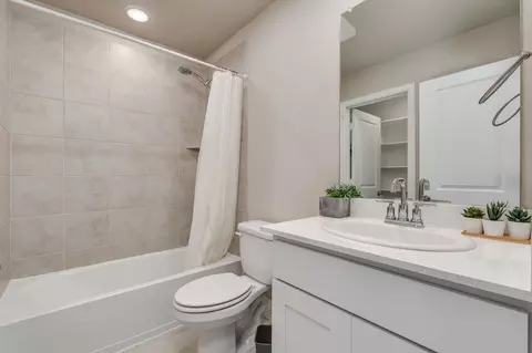 Bath - 801 Cassandra Ct, Euless, TX 76040 photo 5 of 5