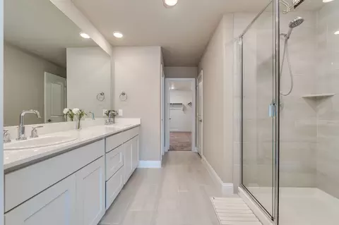 Bath - 801 Cassandra Ct, Euless, TX 76040 photo 3 of 5