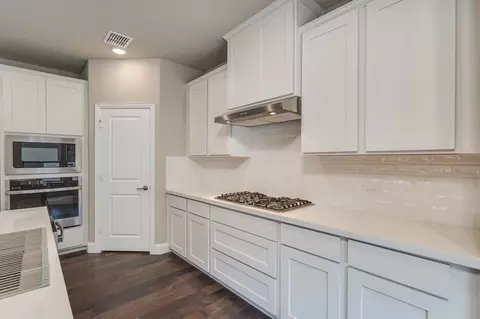 Kitchen - 801 Cassandra Ct, Euless, TX 76040 photo 4 of 4