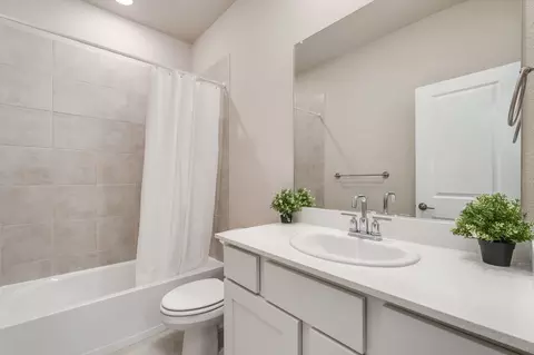 Bath - 801 Cassandra Ct, Euless, TX 76040 photo 2 of 5