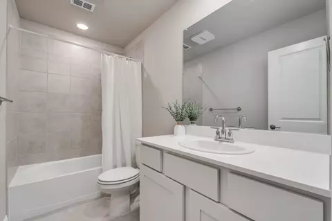 Bath - 801 Cassandra Ct, Euless, TX 76040 photo 1 of 5