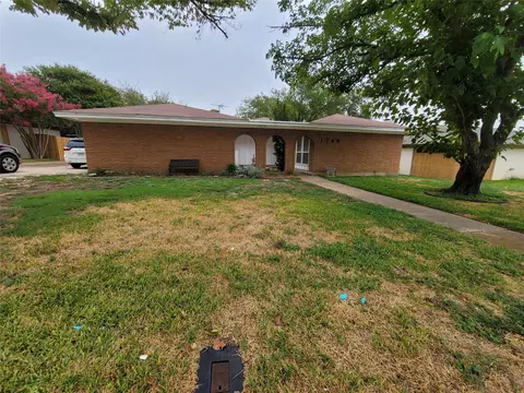 1740 Brown Trl, Hurst, TX 76054