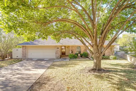 1308 Nueces Ct, Benbrook, TX 76126