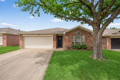 5509 Alta Verde Cir, Arlington, TX 76017