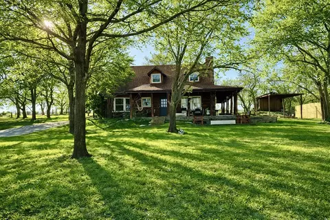 104 Advance Rd, Weatherford, TX 76088